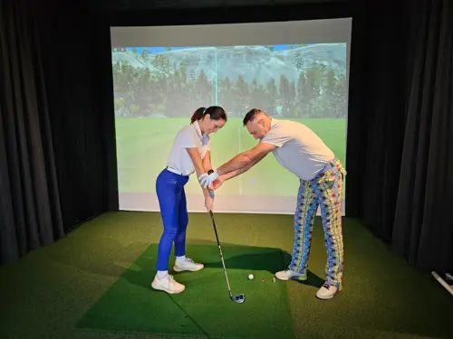 Where can I play indoor golf? The best golf simulators near you